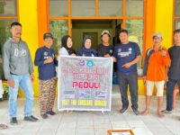 PPPK Guru Angkatan III 2022 Serahkan Bantuan Kepada Korban Bencana Alam di Bungin