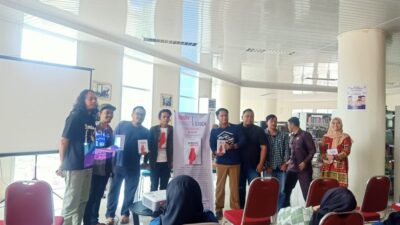 Kadis Perpustakaan dan Kearsipan Enrekang Apresiasi Penulis Buku “Khimer Merah”