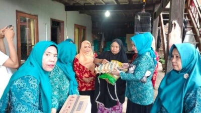 PJ Ketua TP PKK Enrekang Beri Bantuan Kepada Korban Bencana Banjir