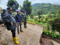 Dandim 1419 dan Pj Bupati Enrekang Distribusi Logistik dan Obat-obatan Ke Bungin