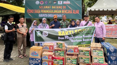 Komite Medik RSUD Andi Makkasau Serahkan Bantuan Ke Korban Bencana Enrekang