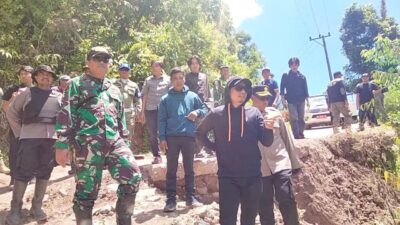 Bupati Enrekang Tinjau Jembatan dan Jalan Amblas di Bungin