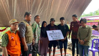 Bupati dan Baznas Enrekang Serahkan Bantuan Kepada Korban Kebakaran di Ledan, Buntu Batu