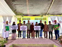 Baznas Enrekang Salurkan Bantuan Mushalla Madrasah dan RTLH di Curio