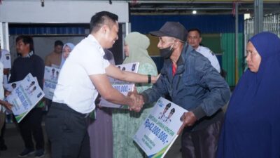 Bupati Enrekang Serahkan Santunan Jamsosnaker kepada Pekerja Terdampak Bencana