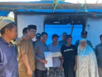 BAZNAS Serahkan Bantuan Kebakaran di Desa Ongko