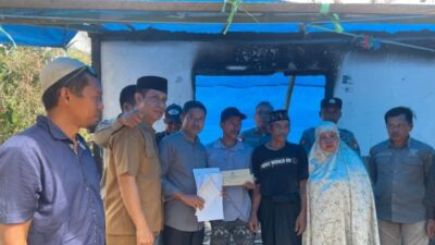 BAZNAS Serahkan Bantuan Kebakaran di Desa Ongko