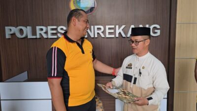 Enrekang Police Care (EPC) Berikan Tali Asih Kepada Azmiarti, Korban Lakalantas