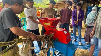 Tim Kosabangsa Unimen Gandeng Kelompok Tani Ikuti Pelatihan Perbanyakan Trichokompos