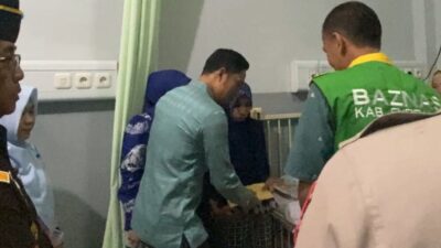 Baznas Enrekang Serahkan Bantuan Pengobatan kepada Masyarakat Kurang Mampu